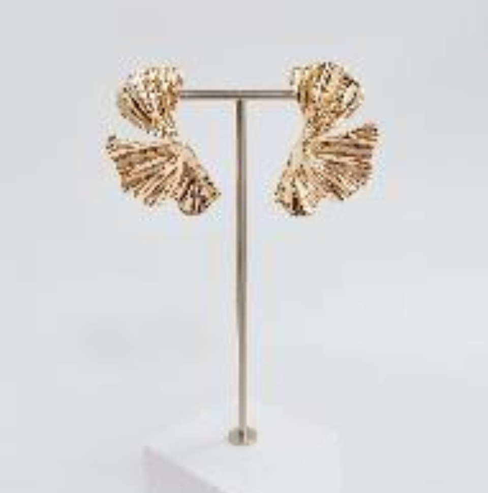 gold waved fan stud